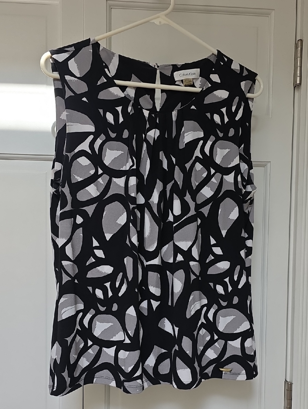 Calvin Klein Black & Gray Abstract Print Sleeveless Top